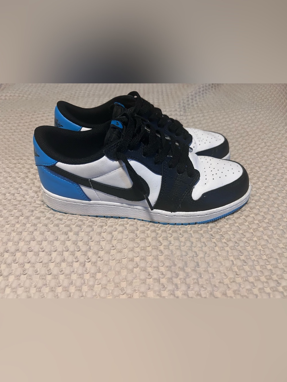 Jordan 1 Retro Low OG
Black Dark Powder Blue - Picture 2 of 5
